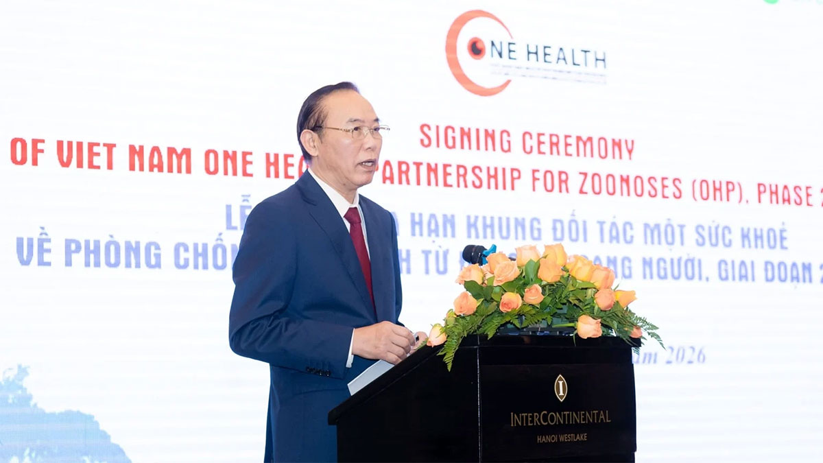 Thứ trưởng Bộ Nông nghiệp và Môi trường Phùng Đức Tiến đánh giá cao những kết quả Khung đối tác Một Sức Khỏe đã đạt được trong giai đoạn 2021–2025. Ảnh: Ngọc Sơn.