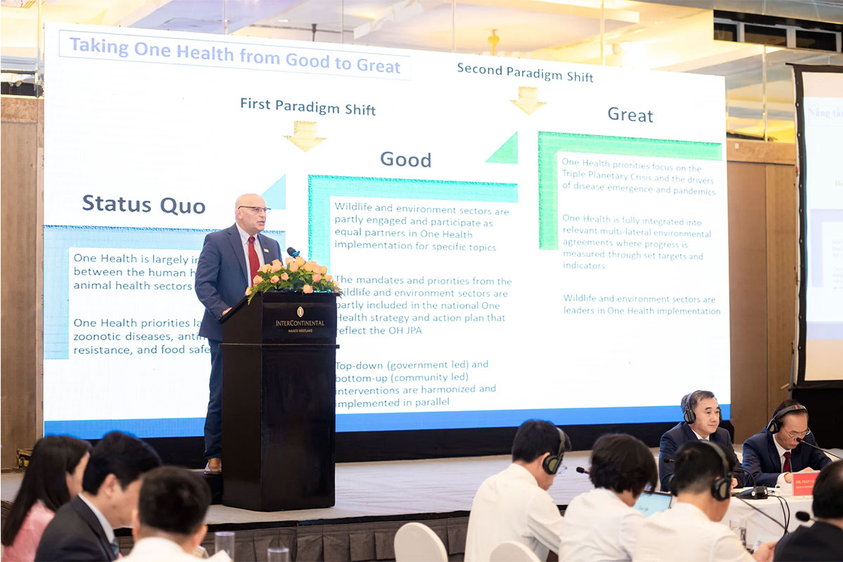 Ông Scott Newman - đại diện Văn phòng khu vực FAO châu Á và Thái Bình Dương đánh giá chung về kết quả triển khai Khung Đối tác Một Sức Khỏe. Ảnh: Ngọc Sơn