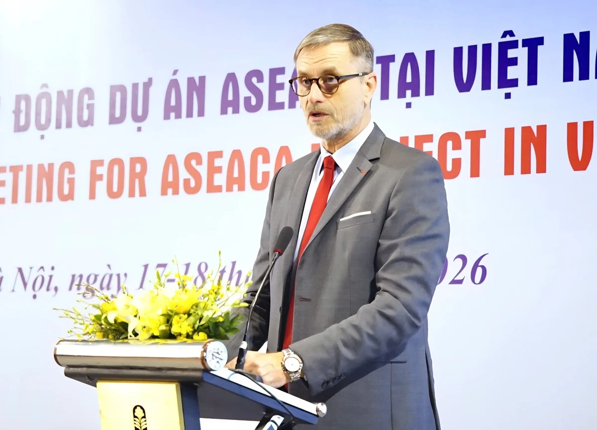 Đại sứ Pháp tại Việt Nam Olivier Brochet