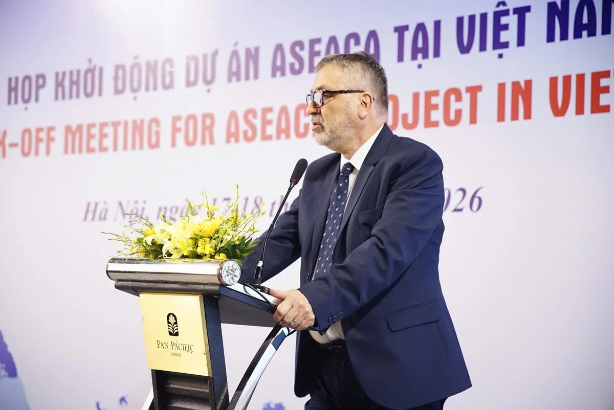 Đại sứ Pháp tại Việt Nam Olivier Brochet